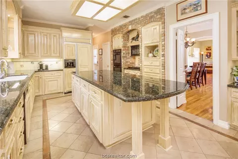 4304 Birchcrest Ln, Bryan, TX 77802 photo 12