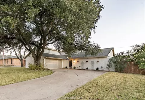 2704 Arbor Dr, Bryan, TX 77802 photo 1