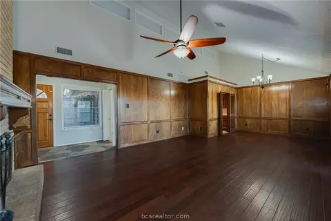 2704 Arbor Dr, Bryan, TX 77802 photo 3