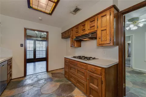 2704 Arbor Dr, Bryan, TX 77802 photo 8