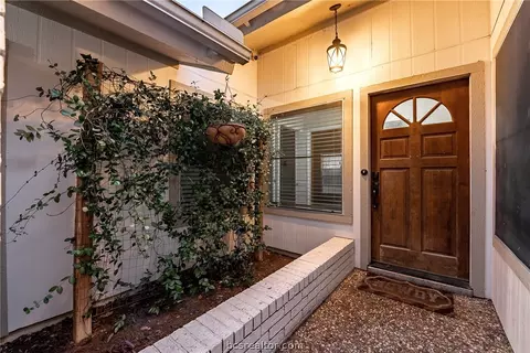 2704 Arbor Dr, Bryan, TX 77802 photo 2