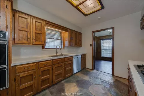 2704 Arbor Dr, Bryan, TX 77802 photo 6