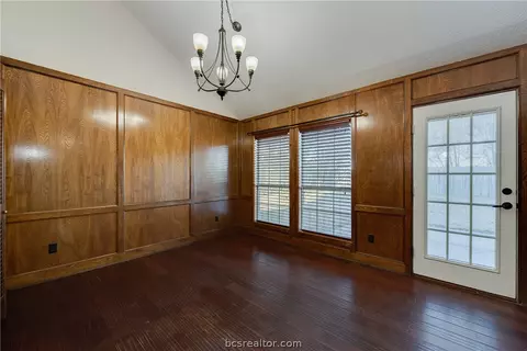 2704 Arbor Dr, Bryan, TX 77802 photo 5
