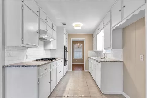 3811 Holly Dr, Bryan, TX 77802 photo 9