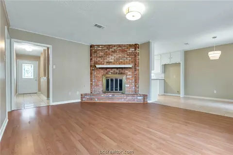 3811 Holly Dr, Bryan, TX 77802 photo 3