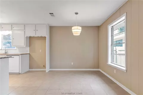 3811 Holly Dr, Bryan, TX 77802 photo 8