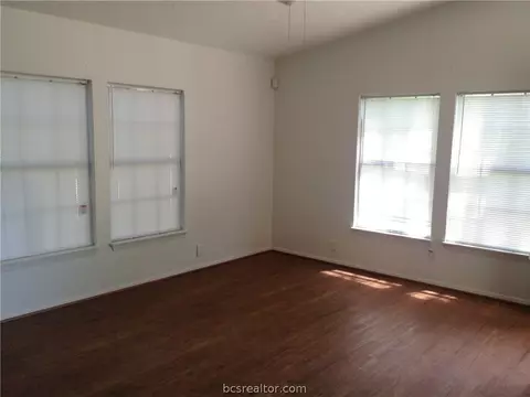 4509 Augusta Dr, Bryan, TX 77803 photo 4