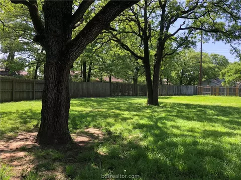 3205 Chapel Ct, Bryan, TX 77803 photo 4