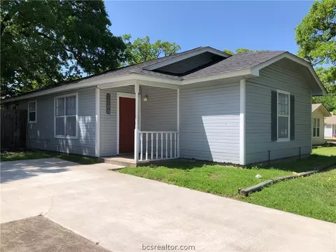 3205 Chapel Ct, Bryan, TX 77803 photo 2