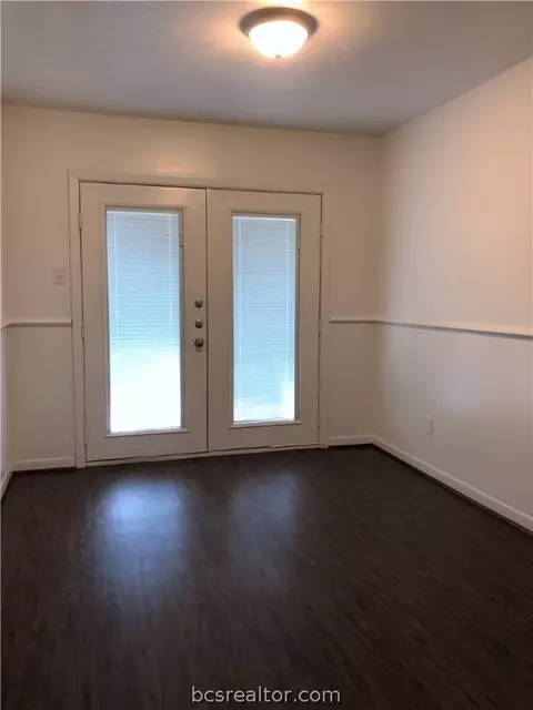 3205 Chapel Ct, Bryan, TX 77803 photo 8