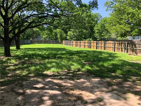 3205 Chapel Ct, Bryan, TX 77803 photo 5