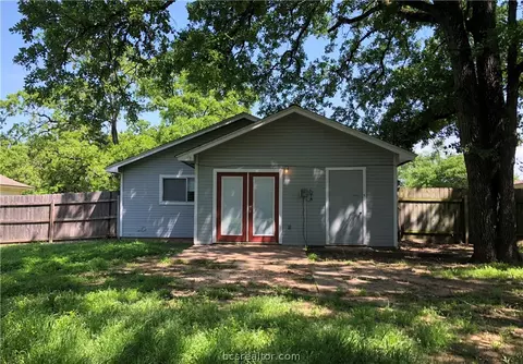 3205 Chapel Ct, Bryan, TX 77803 photo 3