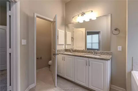 2029 Stubbs Dr, Bryan, TX 77807 photo 11