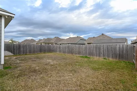 2029 Stubbs Dr, Bryan, TX 77807 photo 17