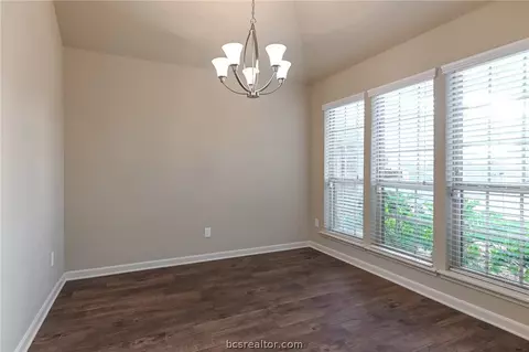 2029 Stubbs Dr, Bryan, TX 77807 photo 6