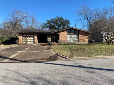 905 Briar Cliff Dr, Bryan, TX 77802 photo 1