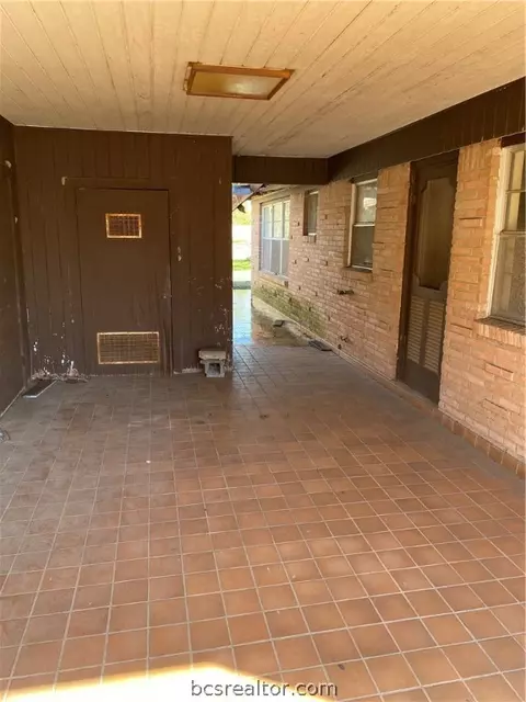 905 Briar Cliff Dr, Bryan, TX 77802 photo 2