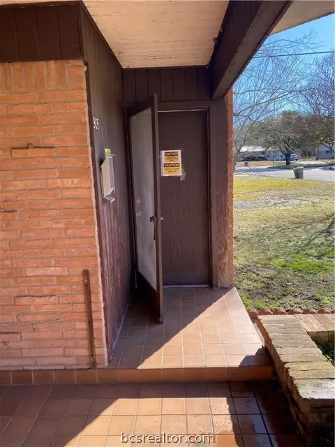 905 Briar Cliff Dr, Bryan, TX 77802 photo 3