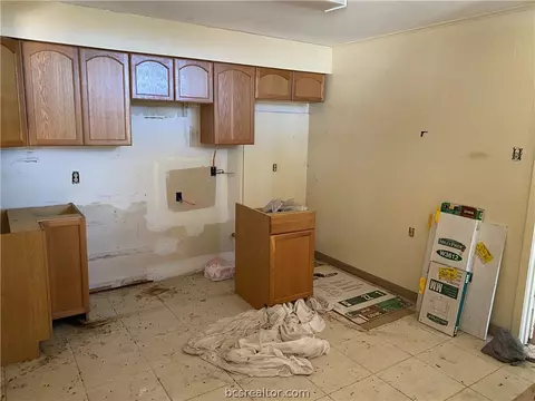 905 Briar Cliff Dr, Bryan, TX 77802 photo 6