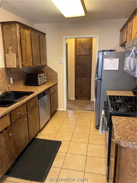 2512 Bexar Grass Ct, Bryan, TX 77802 photo 4