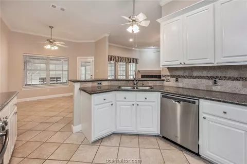 4900 Brompton Ln, Bryan, TX 77802 photo 12