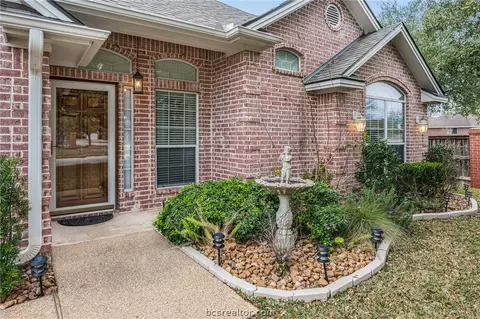 4900 Brompton Ln, Bryan, TX 77802 photo 3