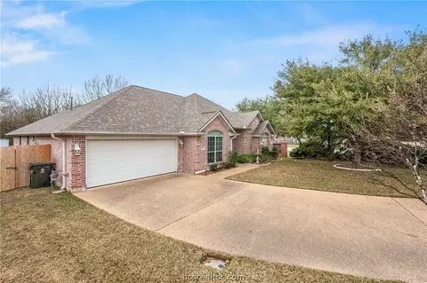 4900 Brompton Ln, Bryan, TX 77802 photo 2