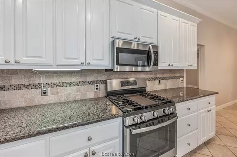 4900 Brompton Ln, Bryan, TX 77802 photo 11