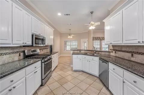 4900 Brompton Ln, Bryan, TX 77802 photo 10