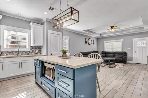 306 Waco St, Bryan, TX 77803 photo 8