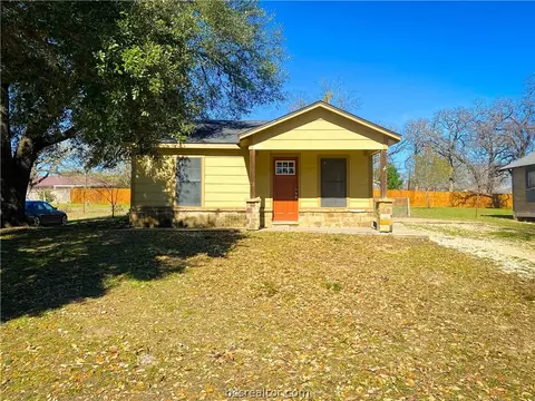 205 E Davis St, Hearne, TX 77859 photo 4