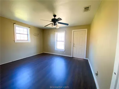 205 E Davis St, Hearne, TX 77859 photo 9