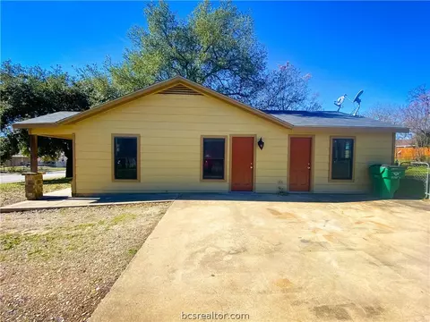 205 E Davis St, Hearne, TX 77859 photo 3