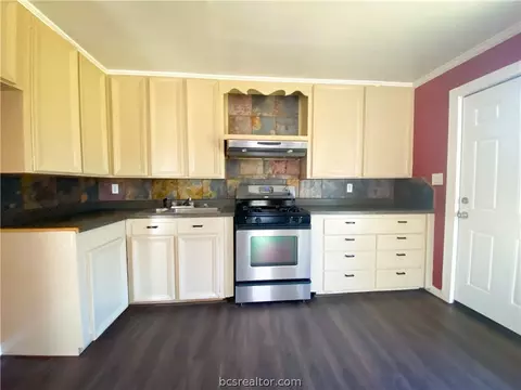 205 E Davis St, Hearne, TX 77859 photo 6