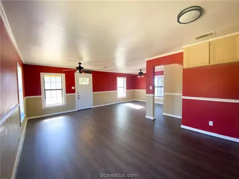 205 E Davis St, Hearne, TX 77859 photo 5