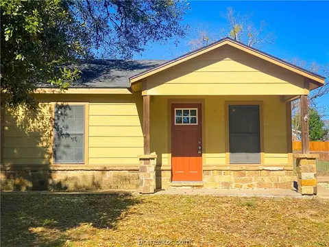 205 E Davis St, Hearne, TX 77859 photo 1