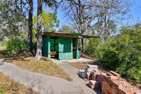 305 Brookside Dr E, Bryan, TX 77801 photo 33