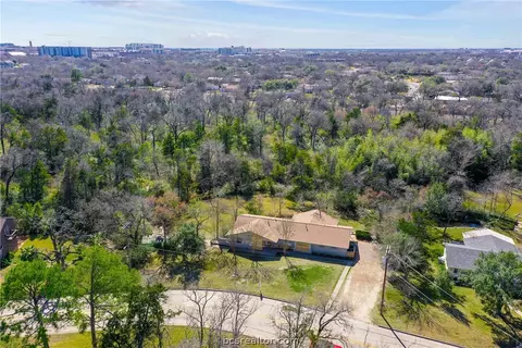 305 Brookside Dr E, Bryan, TX 77801 photo 2