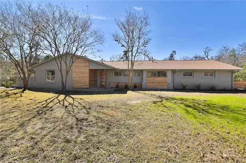305 Brookside Dr E, Bryan, TX 77801 photo 3