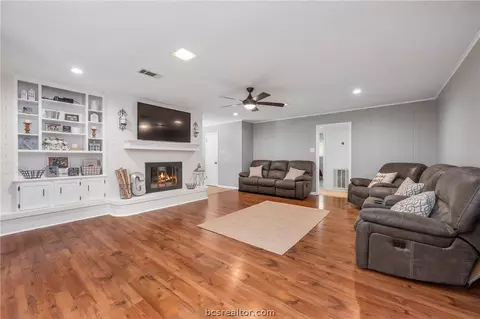 3513 Broad Oak Cir, Bryan, TX 77802 photo 2
