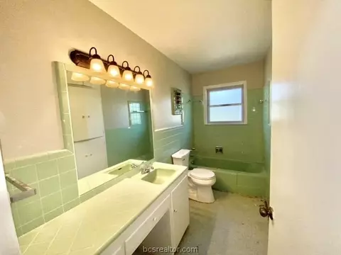 2311 Wayside Dr, Bryan, TX 77802 photo 11