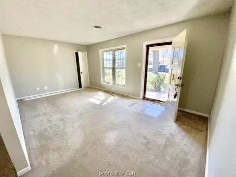 2311 Wayside Dr, Bryan, TX 77802 photo 2