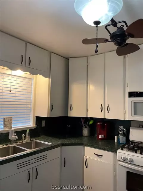 1600 E 28th St, Bryan, TX 77802 photo 8