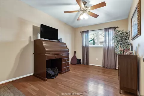 411 Tee Dr, Bryan, TX 77801 photo 3