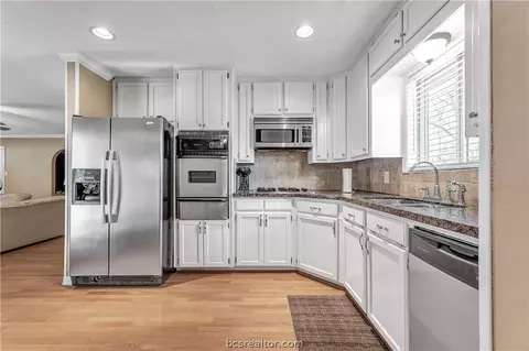 411 Tee Dr, Bryan, TX 77801 photo 11