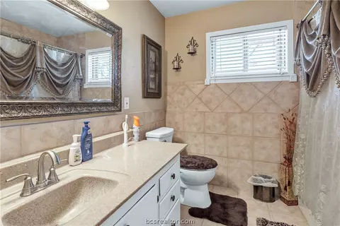 411 Tee Dr, Bryan, TX 77801 photo 4