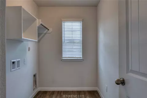 985 Crossing Dr, Bryan, TX 77803 photo 11