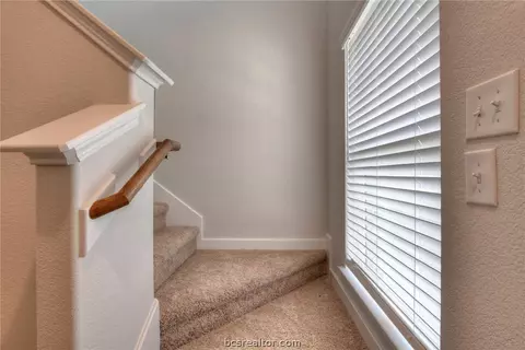 985 Crossing Dr, Bryan, TX 77803 photo 9