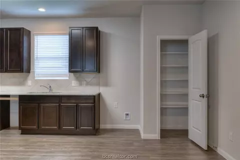 985 Crossing Dr, Bryan, TX 77803 photo 5