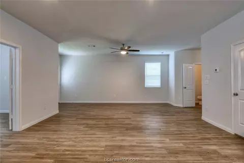 985 Crossing Dr, Bryan, TX 77803 photo 8